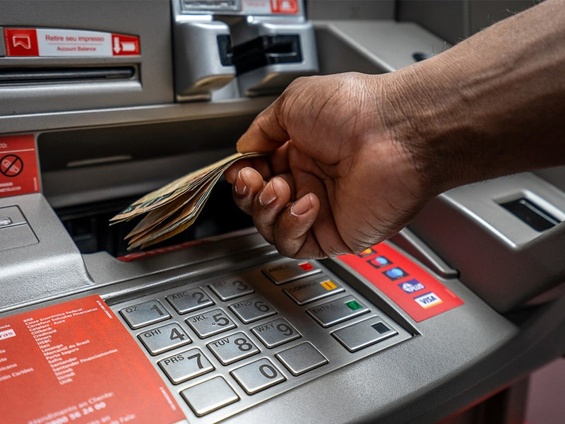 Aposentados e pensionistas começam a receber 13º do INSS a partir desta sexta-feira