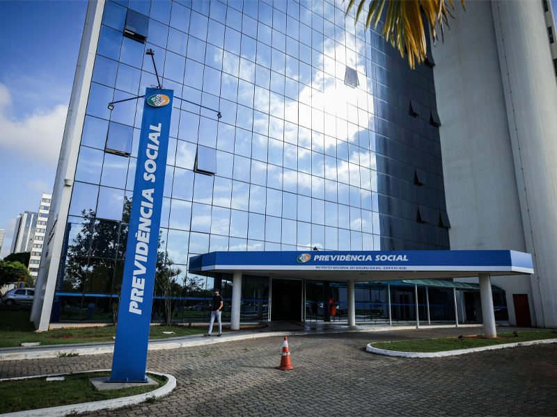 INSS começa a enviar aviso pelo WhatsApp para beneficiários que precisam fazer prova de vida