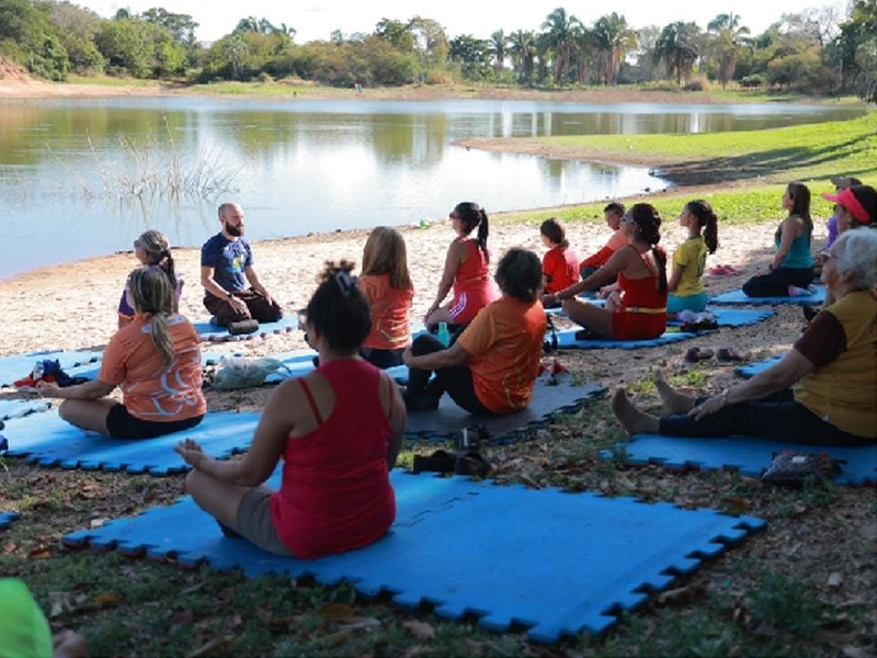 Parque das Timbaúbas recebe aula gratuita de yoga no Domingo de Esporte e Lazer, em Juazeiro do Norte