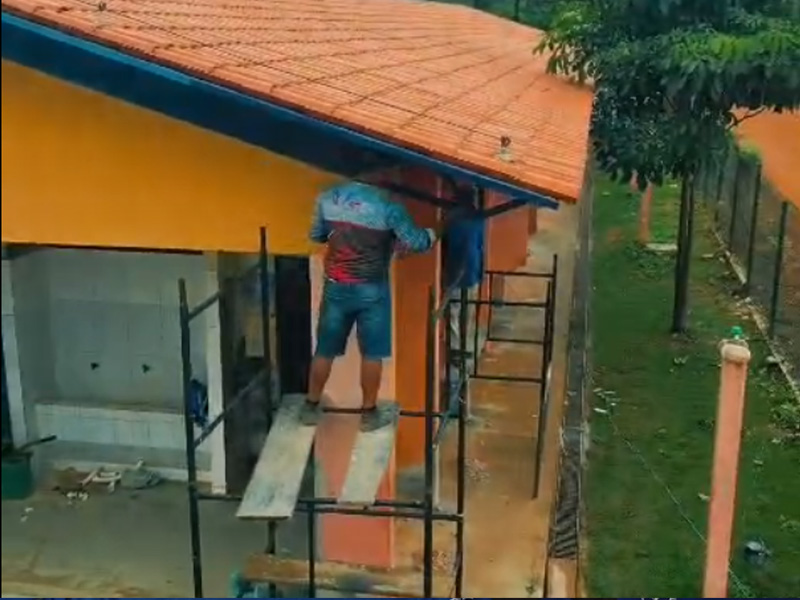 Com escola climatizada, areninhas, praça, posto de saúde e calçamento, “Araripe virou um canteiro de obras”, diz Zé Gordinho