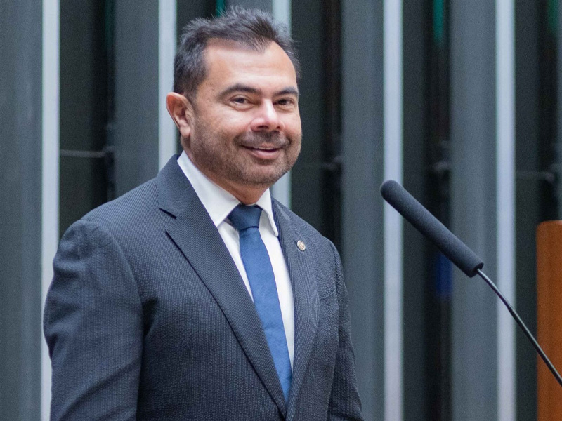 “Estamos a um passo de garantir que os professores nunca mais tenham reajuste salarial abaixo da inflação”, diz Idilvan após aprovação de MP na Câmara