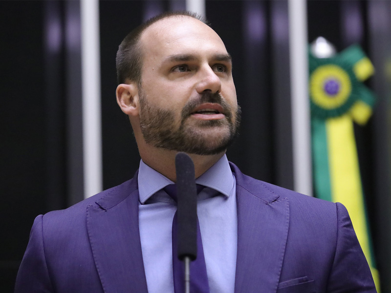 PGR pede ao STF condenação de Eduardo Bolsonaro por coação no curso do processo