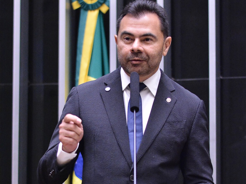 Deputado federal Idilvan Alencar entra no top 20 nacional de parlamentares mais engajados nas redes sociais