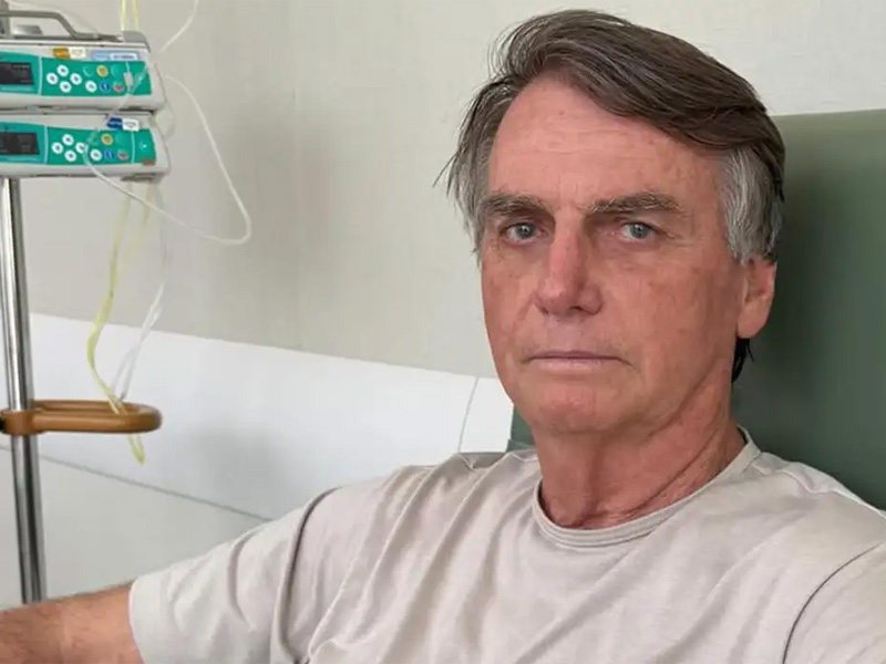 Bolsonaro é internado para cirurgia no ombro em hospital de Brasília