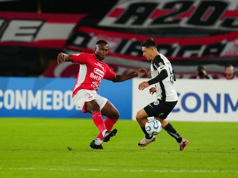 Fluminense arranca empate na Argentina e Corinthians segue líder na Libertadores