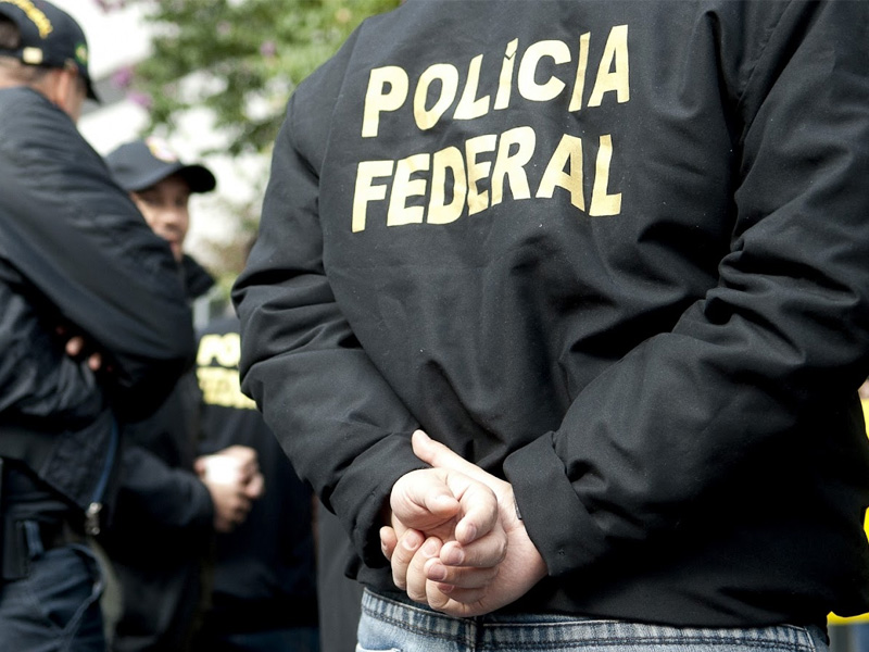 Operação da PF mira delegada e policiais suspeitos de atuar em esquema ligado a Vorcaro