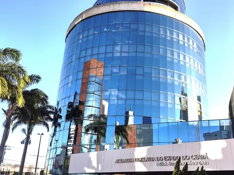 Alece abre seleção com até 500 vagas para estagiários no Ceará; inscrições seguem até 24 de maio
