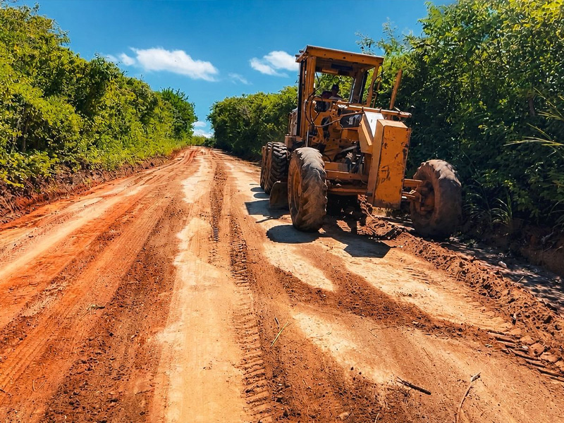 Prefeitura de Farias Brito intensifica recuperação das estradas vicinais e reforça apoio às comunidades rurais
