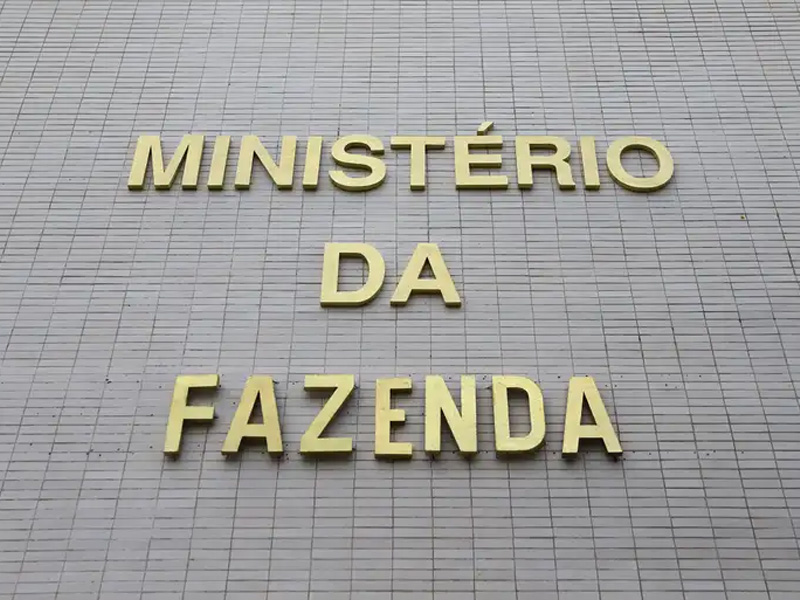 Fazenda eleva previsão da inflação para 4,5% após alta do petróleo causada por guerra no Oriente Médio