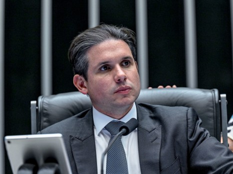 Hugo Motta pauta votação do fim da escala 6×1 no plenário da Câmara