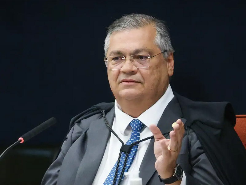 Flávio Dino nega pedido de soltura de Deolane Bezerra