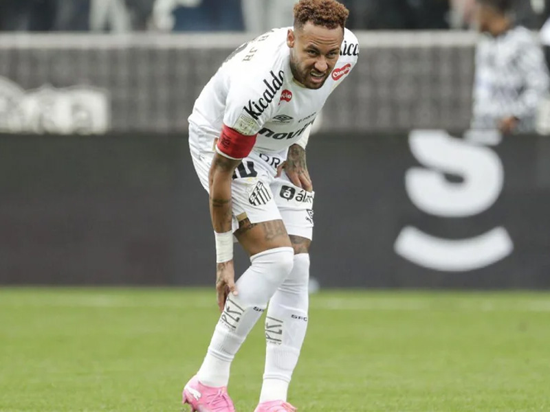 Edema na panturrilha deve afastar Neymar dos gramados até a Copa do Mundo
