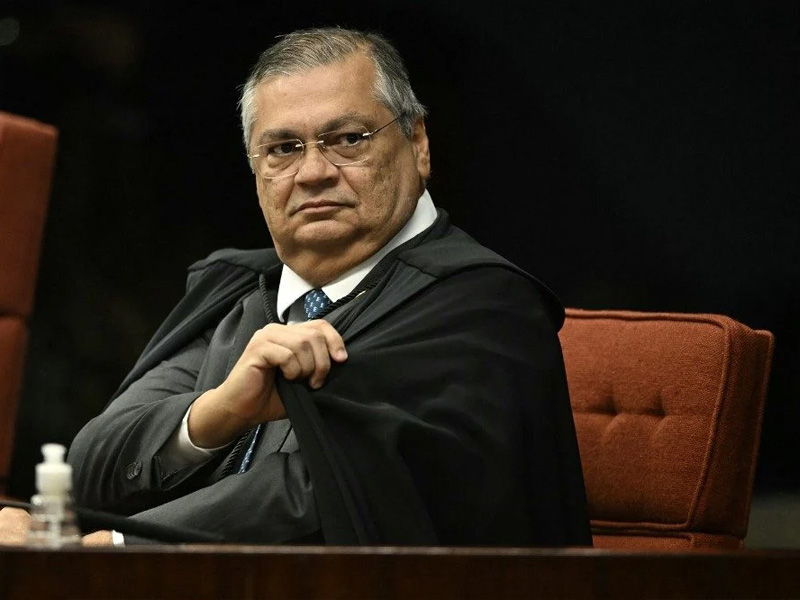 Flávio Dino abre investigação sobre emendas destinadas à produtora de filme sobre Bolsonaro