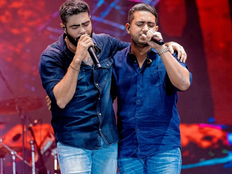 Helicóptero da dupla Henrique e Juliano cai no Tocantins; pai dos cantores pilotava aeronave