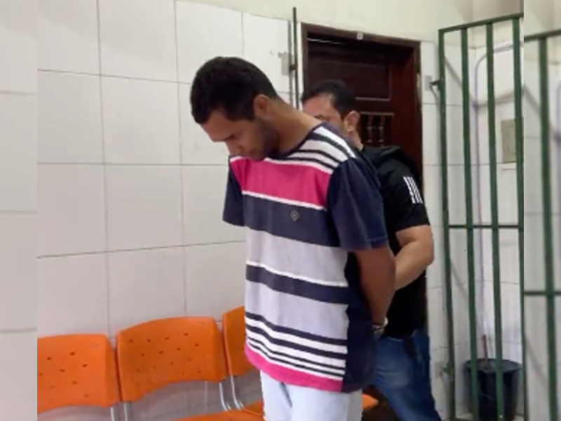 🔴AO VIVO: veja momento em que Pedro Henrique, suspeito de esfaquear e matar idosa em Juazeiro do Norte, é conduzido para exame de corpo de delito