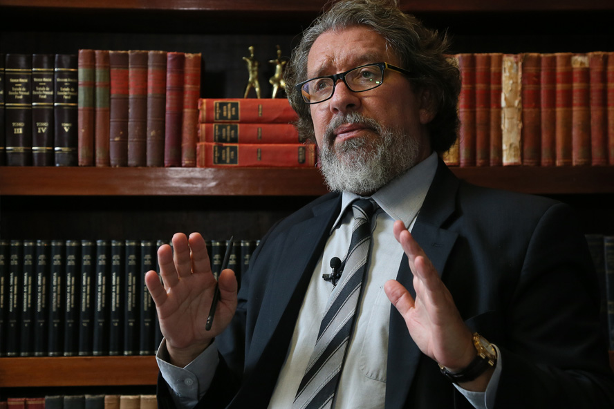 Kakay deixa defesa de Ciro Nogueira após operação da PF no caso Master