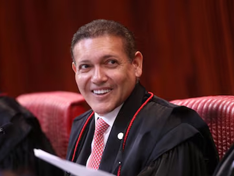 Nunes Marques toma posse na presidência do TSE e vai comandar eleições