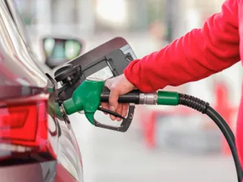 Petrobras anuncia reajuste na gasolina, mas desconto do governo reduz impacto para consumidores