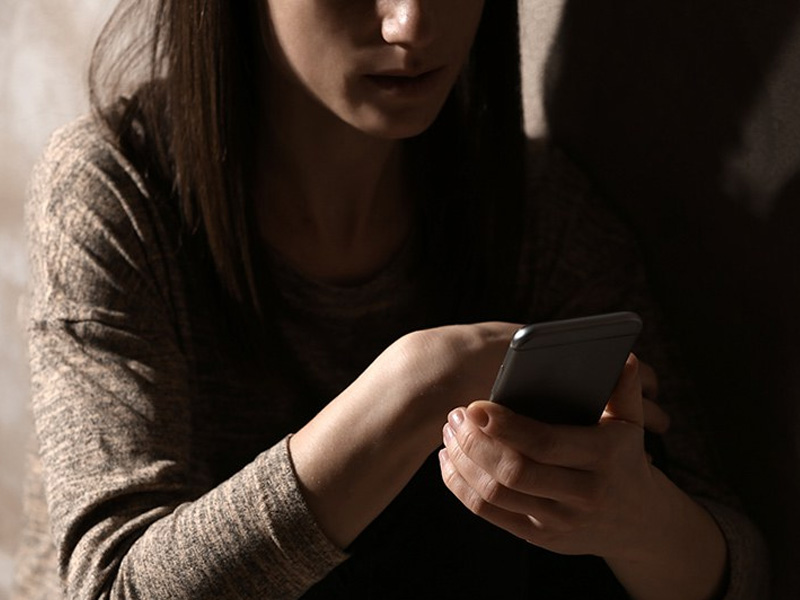 Denúncias de violência digital contra mulheres crescem 188% em um ano, aponta Ministério das Mulheres