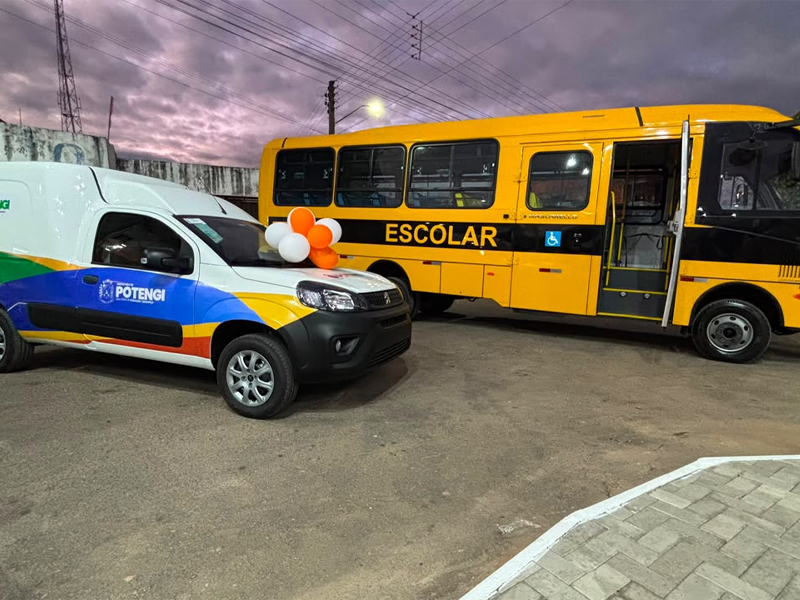 Potengi inaugura praça e amplia frota de veículos para fortalecer serviços públicos