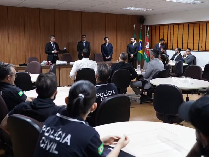 Operação cumpre 58 mandados contra chefes de facções e advogados suspeitos de atuar como mensageiros no Ceará