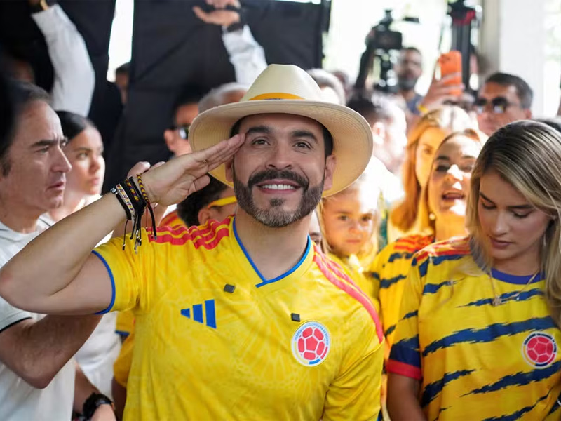 Candidato de direita Abelardo de la Espriella vence eleição presidencial na Colômbia