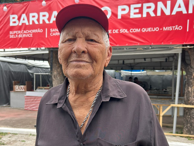 Vídeo: Barraca do Pernambuco completa 35 anos de Expocrato com pão gigante de cachorro quente no dia 11 de julho