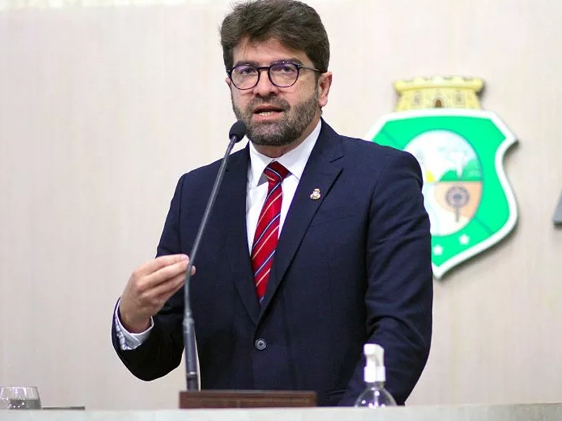 MPCE Denuncia Médico Aloísio Brasil por Injúria Qualificada Contra Ex-Prefeito do Crato