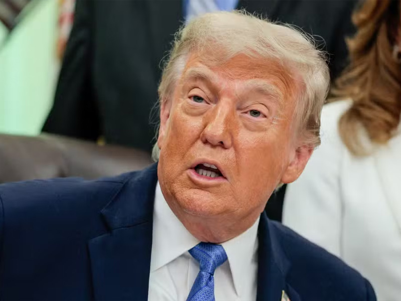 Trump cancela ataques ao Irã e anuncia avanço em acordo de paz; Teerã nega aprovação de proposta