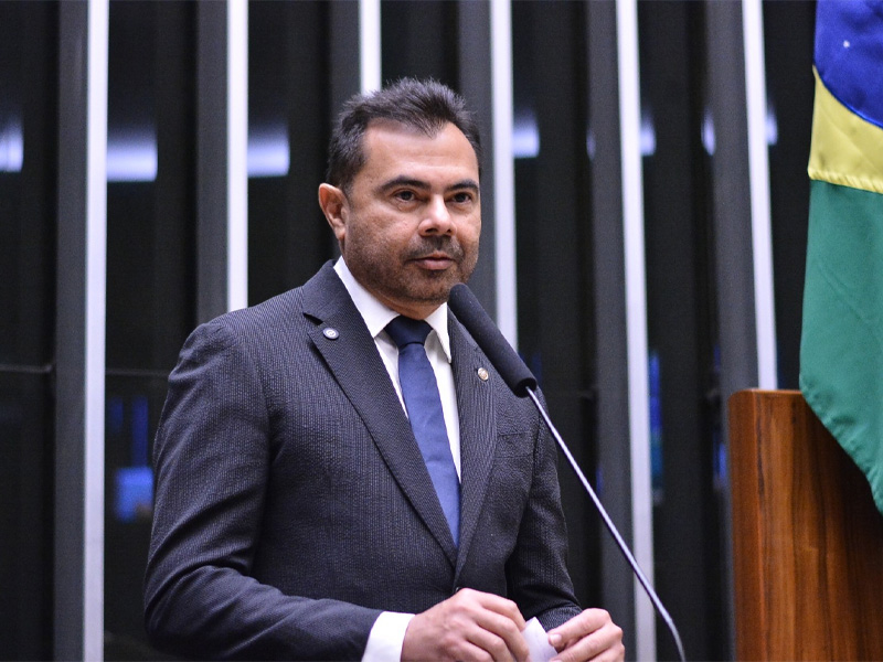 PEC alternativa pode transformar fim da escala 6×1 em negociação individual, diz deputado Idilvan Alencar