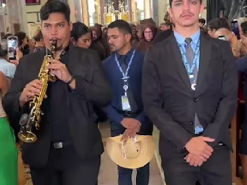 🔴AO VIVO: corpo de Frei Barbosa sai da Igreja dos Franciscanos em direção ao sepultamento em Juazeiro do Norte