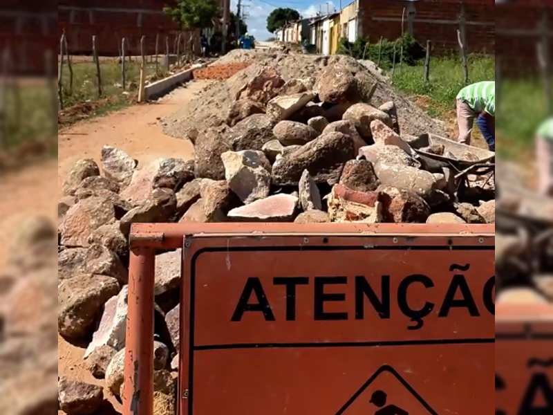 Obra de pavimentação avança no Sítio Duas Lagoas, em Brejo Santo