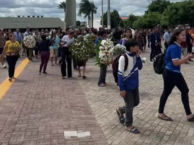 🔴AO VIVO: corpo de Frei Barbosa chega à Capela do Socorro para sepultamento em Juazeiro do Norte