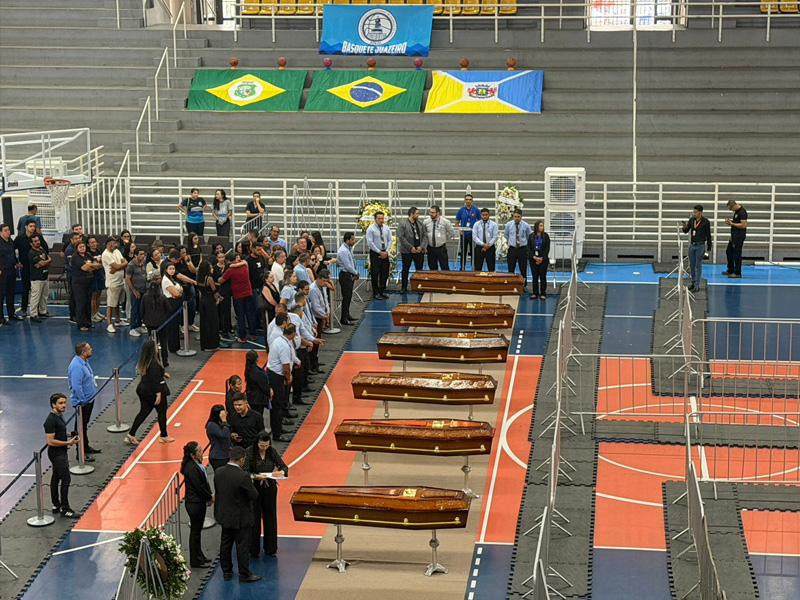 🔴AO VIVO: famílias iniciam despedidas aos jovens do time de basquete no Ginásio Poliesportivo, em Juazeiro do Norte