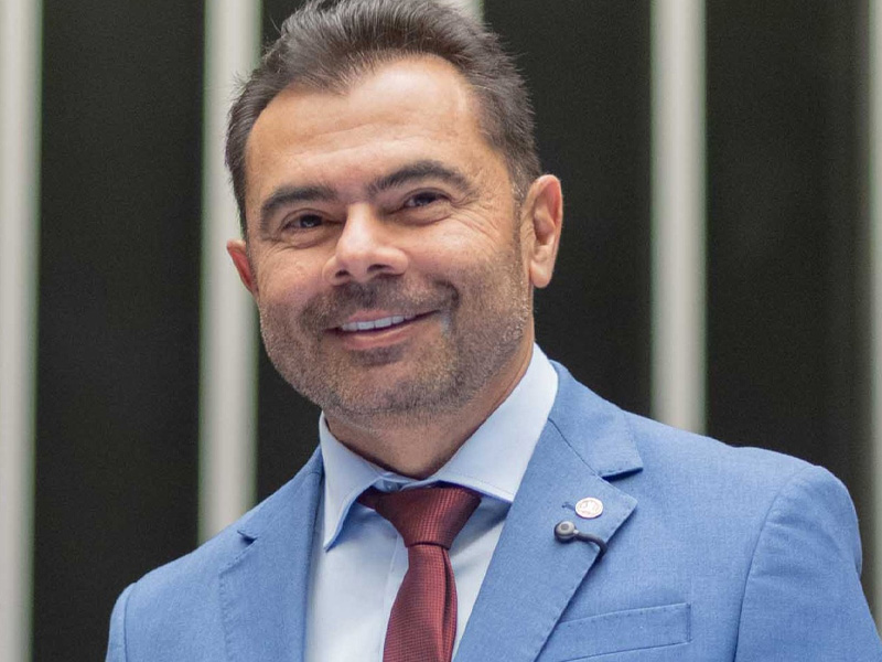 Vai virar lei: Senado aprova projeto de Idilvan que garante licença remunerada para professores se qualificarem