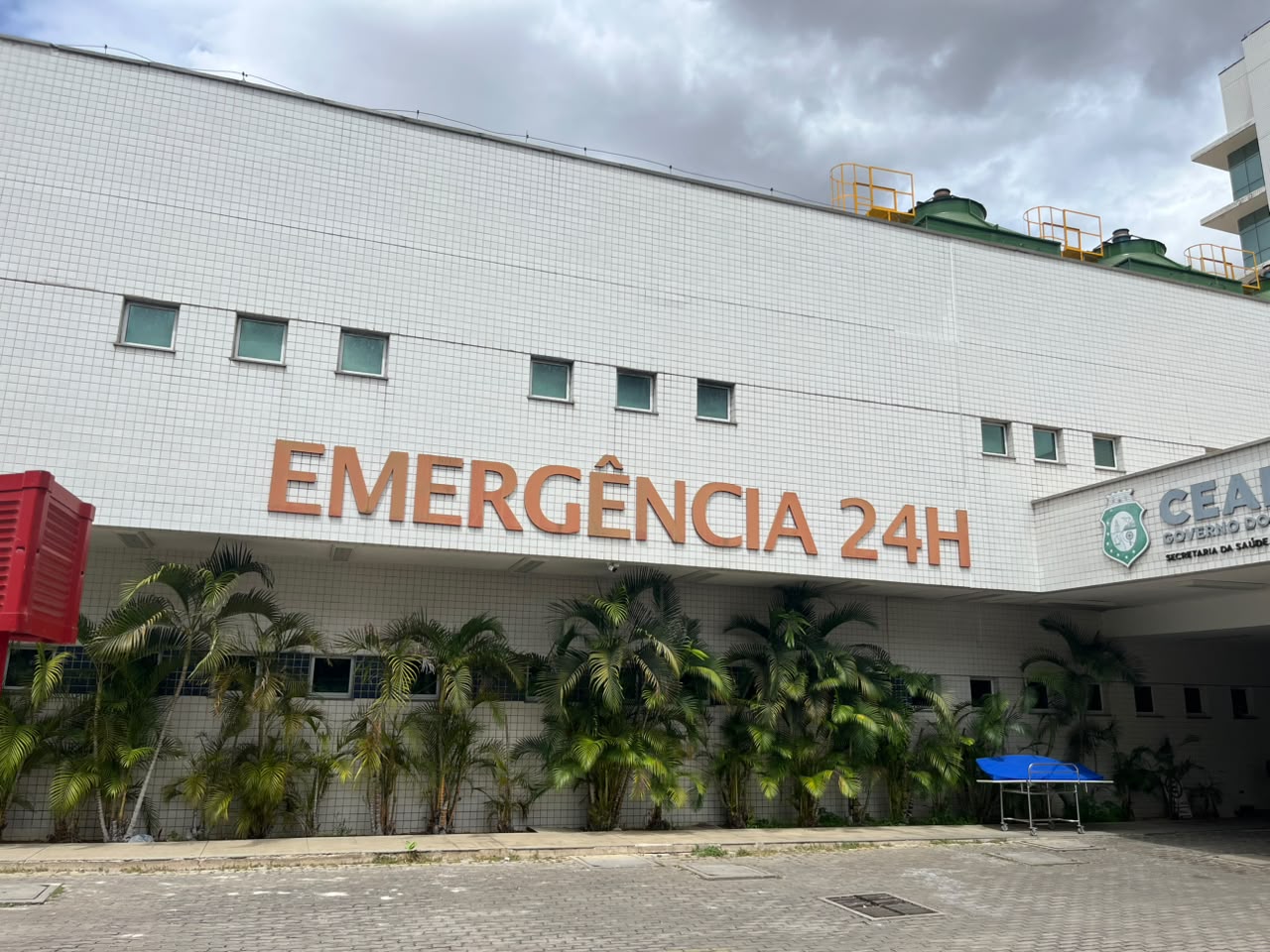 🔴AO VIVO: mulher baleada em ataque a tiros que matou seu marido num estacionamento em Missão Velha está internada na UTI do Hospital Regional