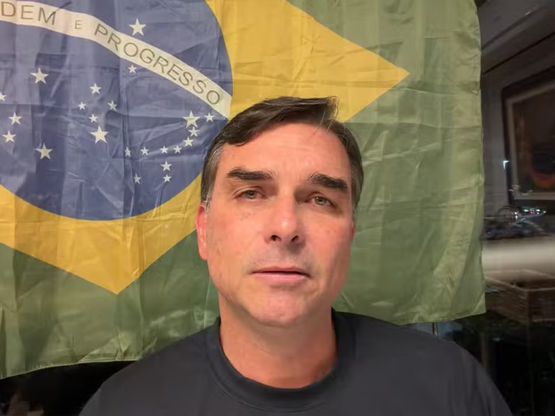 Flávio Bolsonaro volta a criticar Lula após tarifaço dos EUA e comentário de Marco Rubio