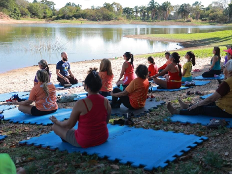Domingo de Esporte e Lazer terá aula gratuita de yoga no Parque das Timbaúbas