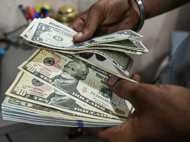 Dólar abre em alta após escalada de tensão entre Estados Unidos e Irã