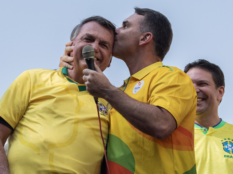Datafolha: 59% avaliam que Moraes errou ao proibir visita de Flávio Bolsonaro ao ex-presidente