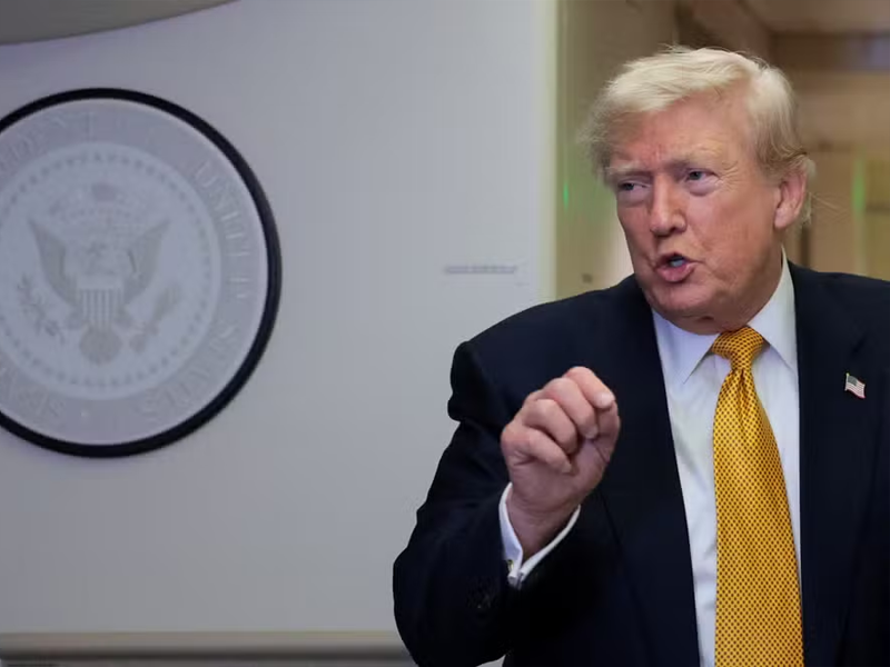 Trump diz que EUA vão controlar Estreito de Ormuz e afirma que país deve ser remunerado pela medida