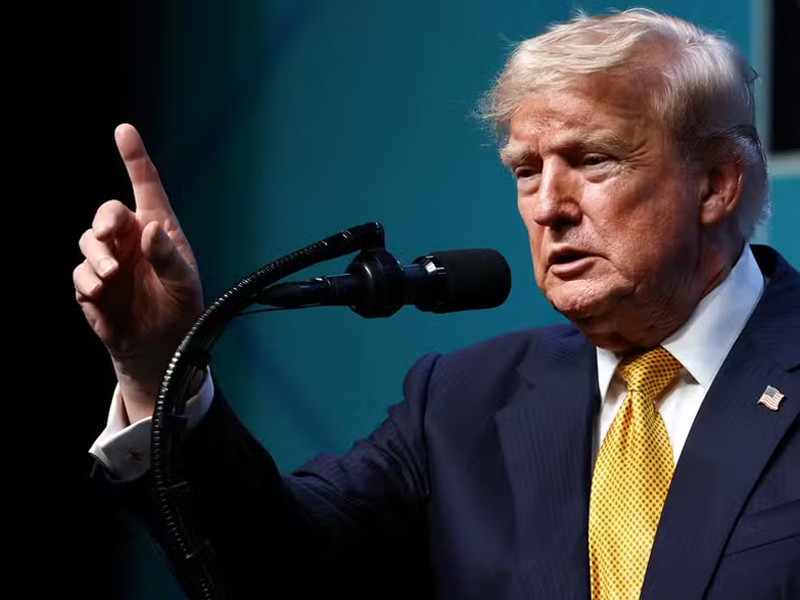 Trump desiste de pedágio de 20% em Ormuz, mas mantém bloqueio naval contra o Irã