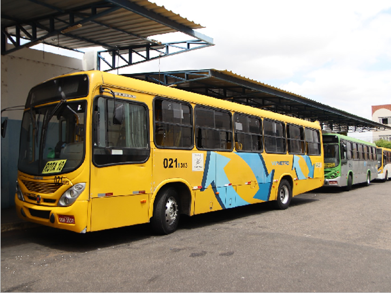 Setor de serviços recua 0,4% em maio, puxado pela queda nos transportes