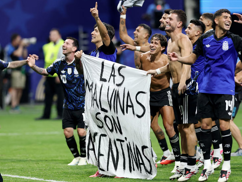 Fifa abre investigação contra a Argentina por faixa sobre as Ilhas Malvinas após semifinal da Copa