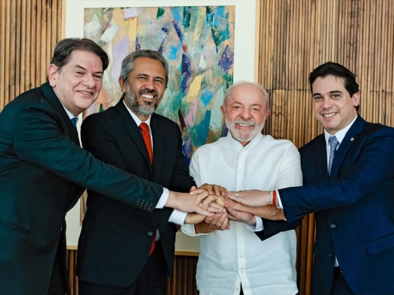 Lideranças anunciam, após reunião com Lula, Cid Gomes na disputa ao Senado e Júnior Mano na suplência