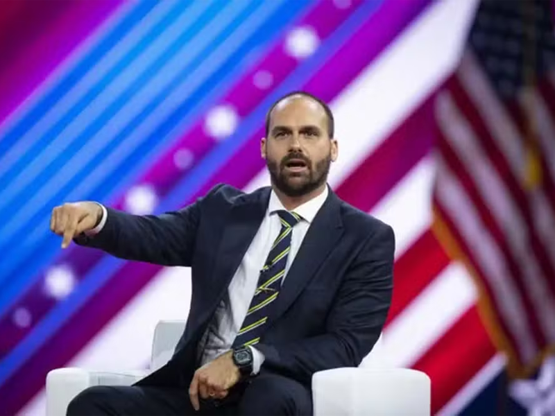 PF recomenda demissão de Eduardo Bolsonaro por abandono de cargo; decisão será do Ministério da Justiça