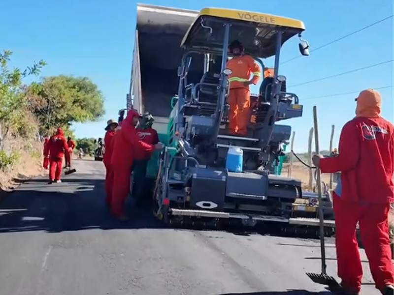 Brejo Santo avança com recapeamento da estrada que liga a sede ao Sítio Baixio do Boi