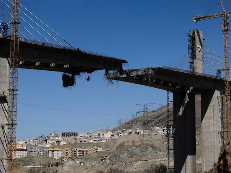 Trump ameaça destruir pontes e usinas do Irã após ataques a navios no Estreito de Ormuz