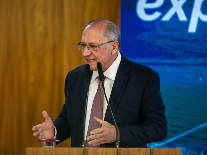 Governo anuncia plano de socorro para setores atingidos pelo tarifaço dos EUA