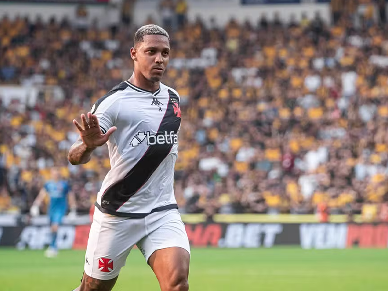 David, atacante do Vasco, é alvo de operação contra tráfico de drogas e armas; ex-Santos é detido